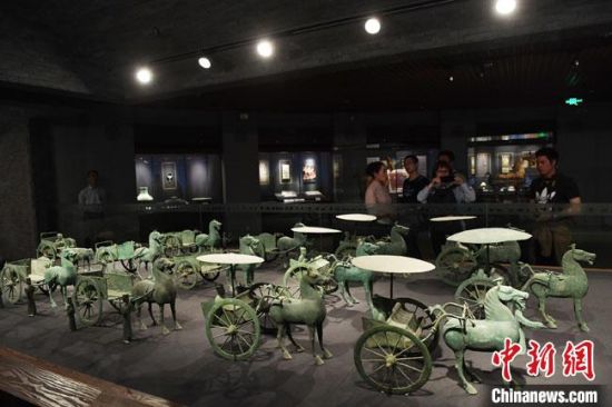 圖為甘肅省博物館展陳的東漢銅奔馬車陣。(資料圖) 楊艷敏 攝