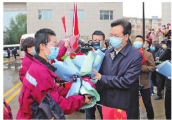 慶陽(yáng)市第二、三批支援湖北醫(yī)療隊(duì)12名隊(duì)員凱旋