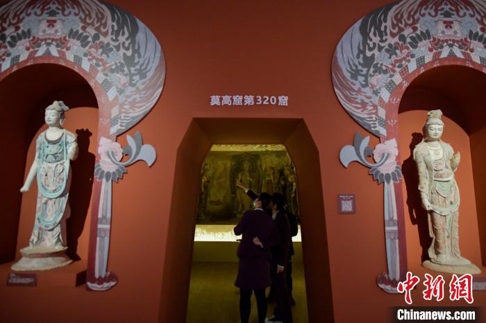 本次展覽中為觀眾呈現莫高窟第320窟復制洞窟。　駱云飛 攝