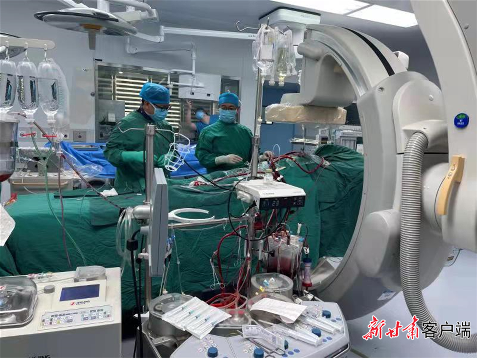 填補省內(nèi)空白，蘭大一院連續(xù)完成“一站式”雜交手術