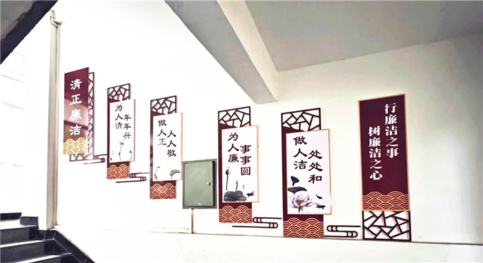 圖為成縣鐔河鄉政府機關走廊廉政文化墻.jpg