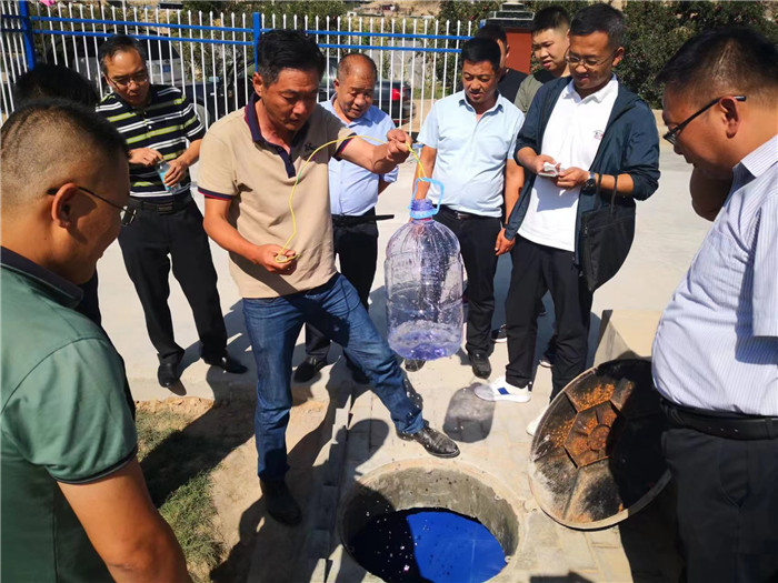 城關區作風建設督察組赴青白石污水處理站，檢查污水采樣情況。.jpg