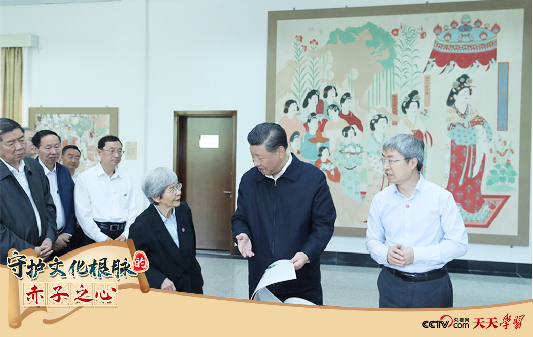 2019年8月19日,習近平總書記在敦煌研究院察看珍藏文物和學術成果展示,了解文物保護和研究、弘揚優(yōu)秀歷史文化情況。