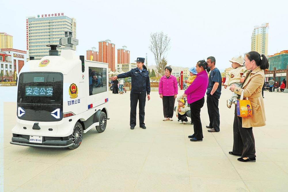 智能巡邏車亮相定西安定區(qū)