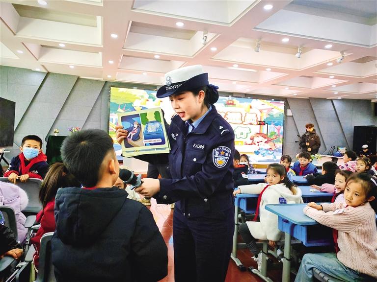 家校社協同筑牢文明安全基石