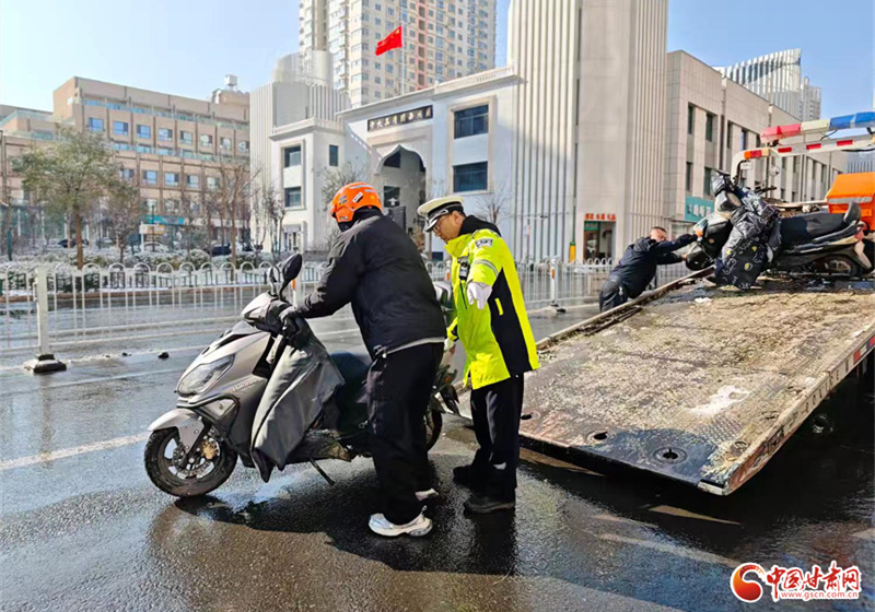 “交巡一體”聯動 蘭州城關整治非機動車停放亂象